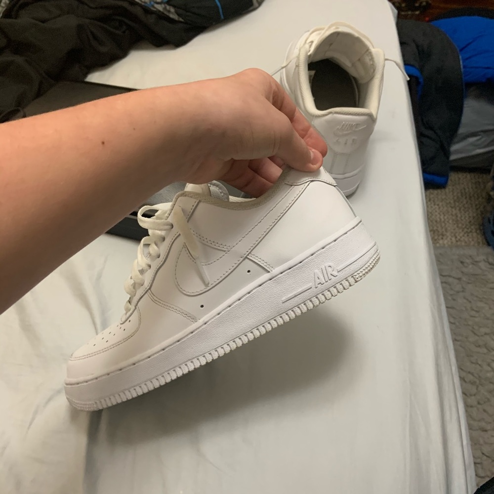 Men’s 9 Air Force 1 with crease protectors